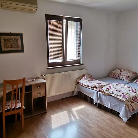 Anh' Private Rooms For Tourist Μπρατισλάβα Εξωτερικό φωτογραφία
